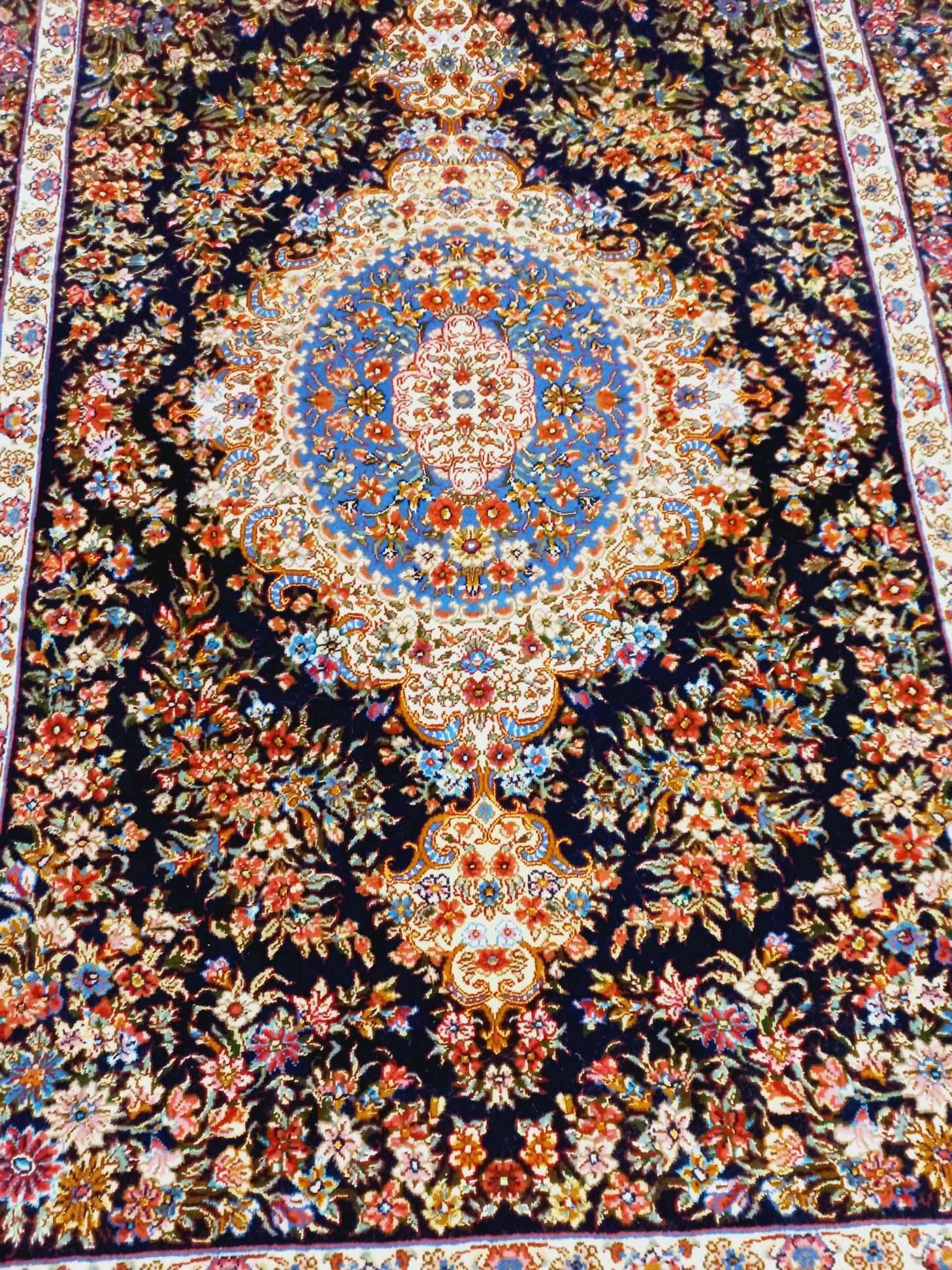 فرش دستباف کرک و ابریشم
